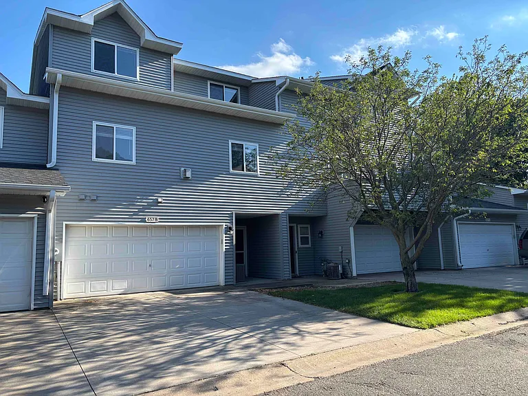 657B Kingfisher Ln #B — Photo 1