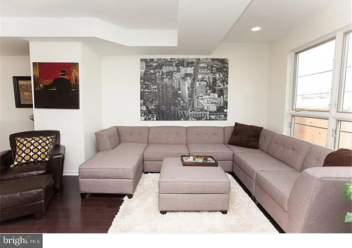 1310 N Hope St — Photo 2
