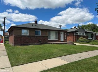 26281 Fernwood St, Roseville, MI