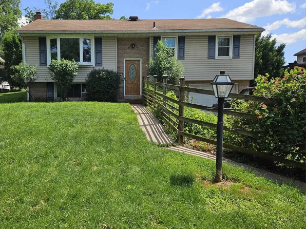 3 Edgemore Dr, Stevens, PA 17578