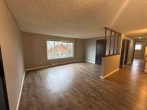 2nd image of 3432 Hoyt Ave APT 4