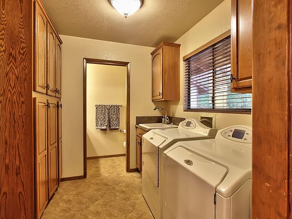 3rd image of 15166 Stinson Dr