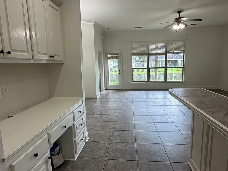 3001 Northbank Dr — Photo 12