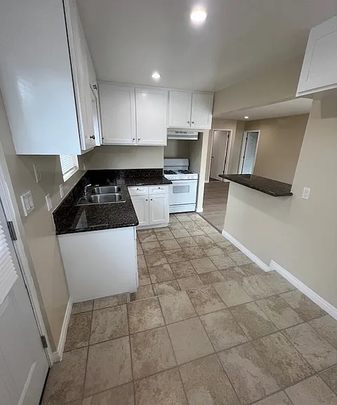 14823 3/4 S Lemoli Ave — Photo 5