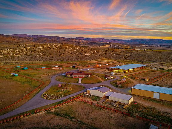 4th image of 3755 Wild Horse Rd