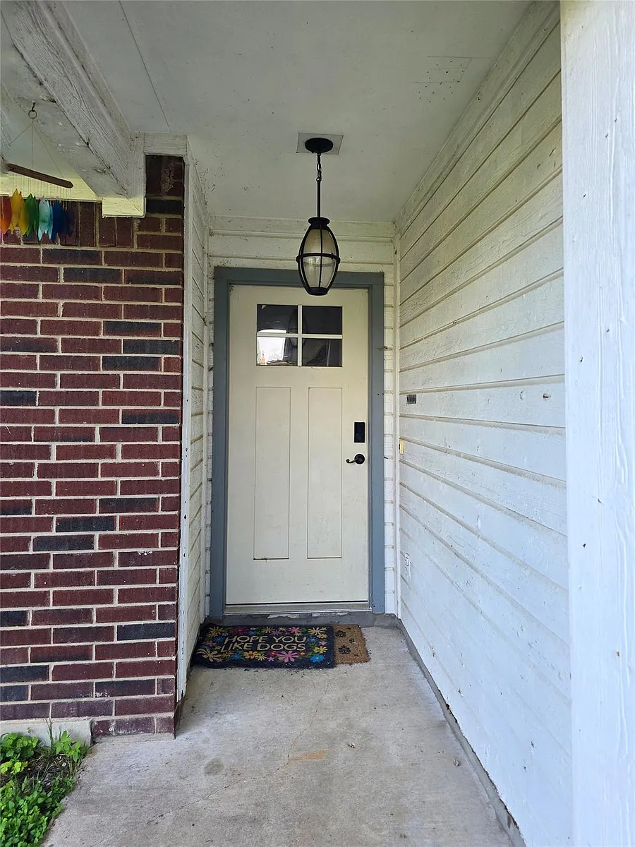 Building Photo - 2303 Darnell Dr