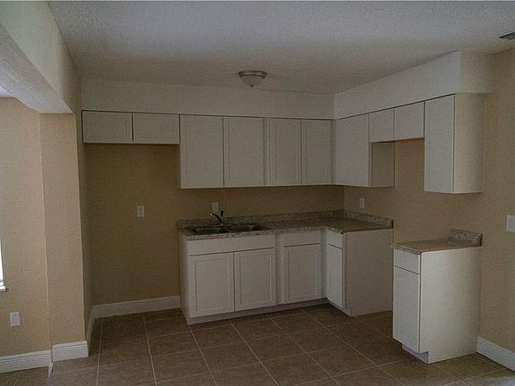2nd image of 2206 Oakley Ave
