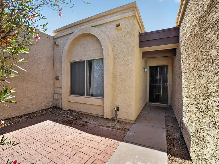 517 W Duke Dr — Photo 41