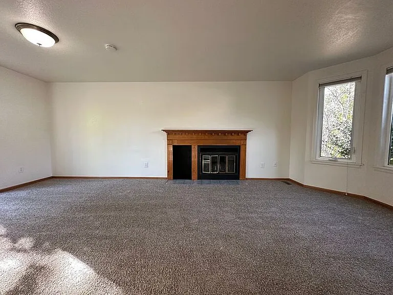 310 Buchanan Ct — Photo 6