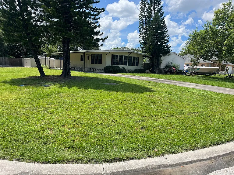 6104 110th Ave — Photo 3