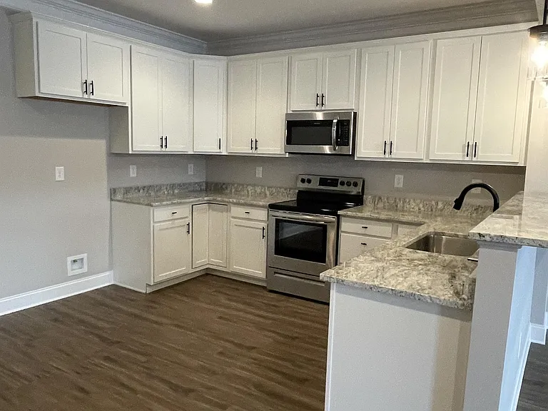 338 Broadberry Ave — Photo 21