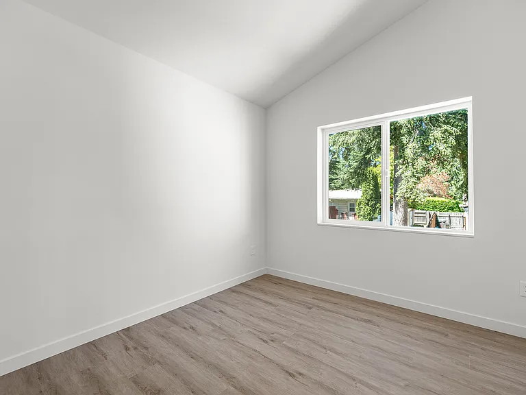 2544 NE 143rd St #B — Photo 17