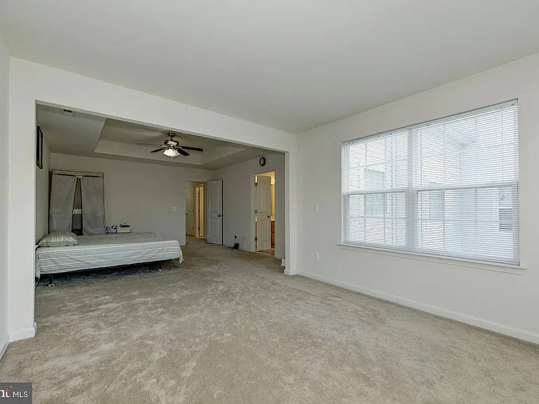 22677 Flowing Spring Sq — Photo 18