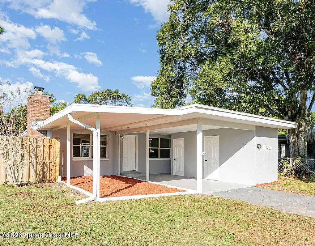 3 bed, 2.0 bath, 972 sqft, $1,995 — Photo 1