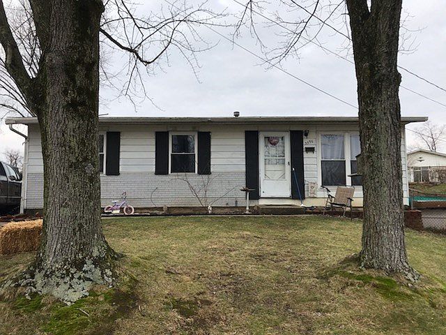2nd image of 3396 Tulip Tree Dr