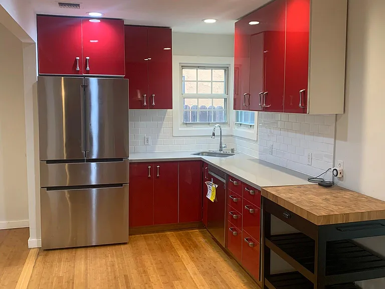 3716 W Victory Blvd — Photo 1