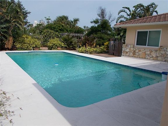 4th image of 202 Dune Cir