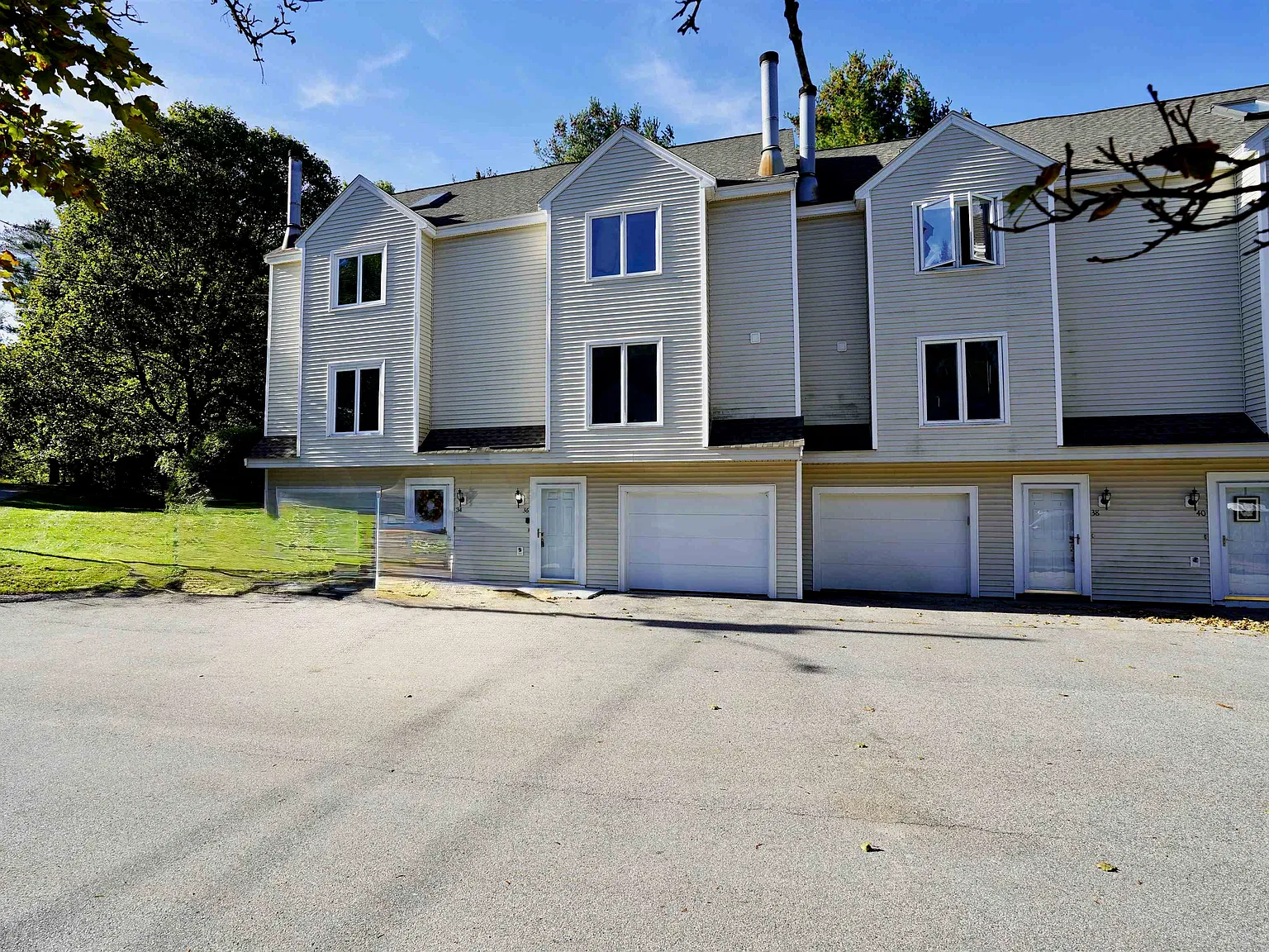 2 bed, 1.5 bath, 1456 sqft, $2,700 — Photo 2