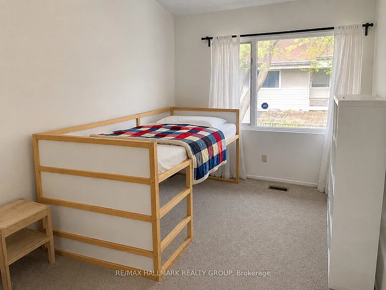 285 Bruyere St — Photo 12