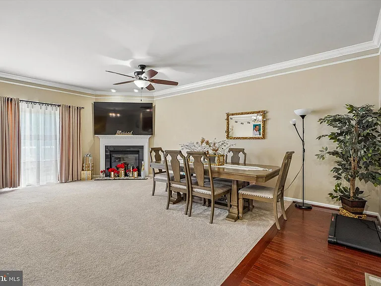 390 Auburn Ct — Photo 6