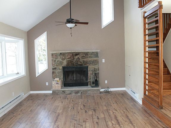 3rd image of 1084 Knollwood Dr
