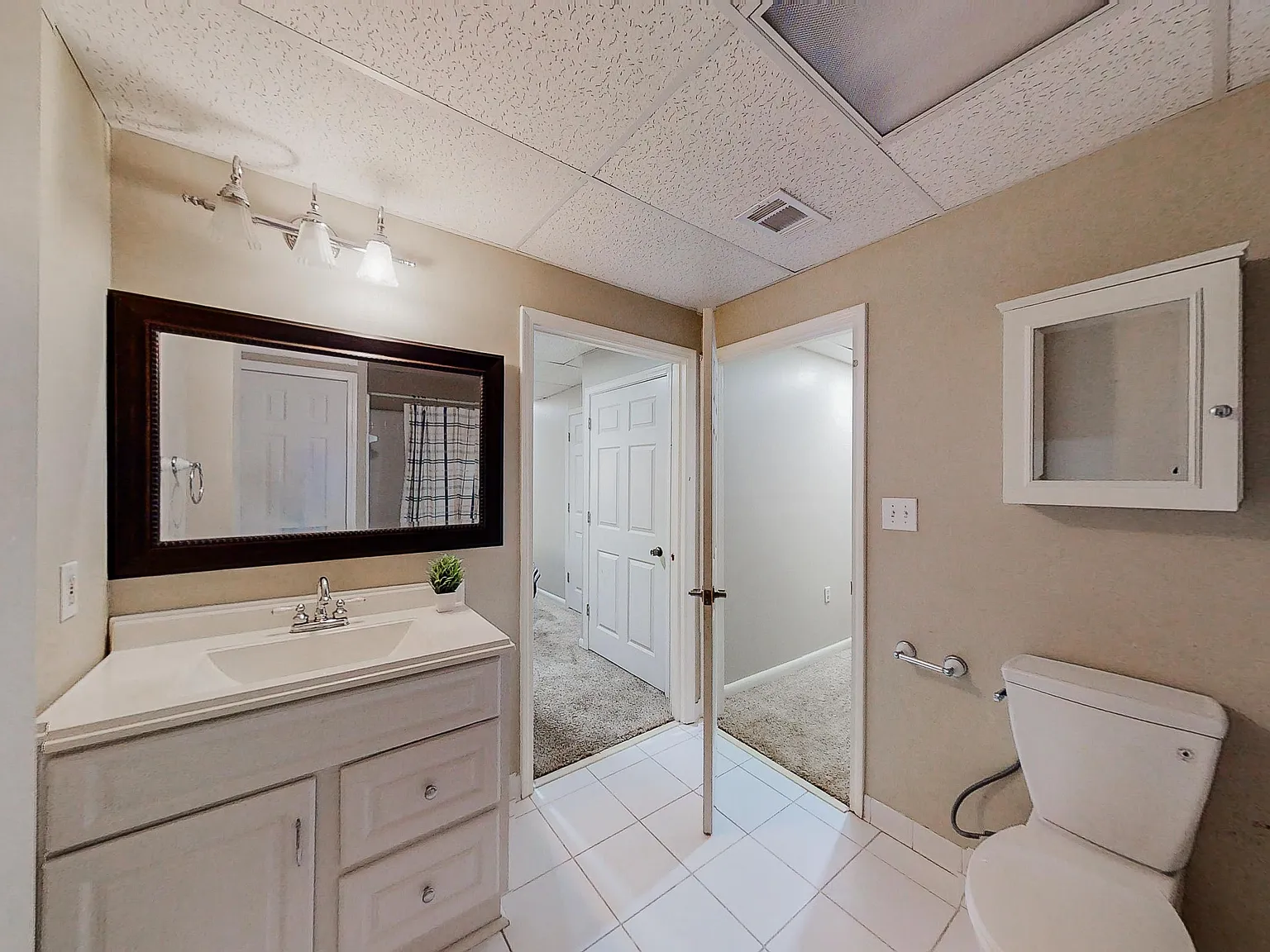 4 bed, 2.0 bath, 2367 sqft, $957 — Photo 4