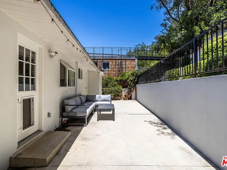 8876 Wonderland Ave — Photo 29