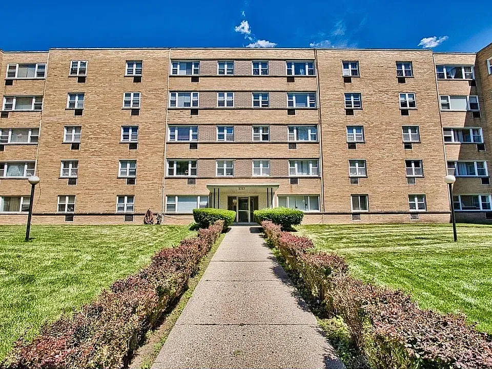 6161 N Hoyne Ave