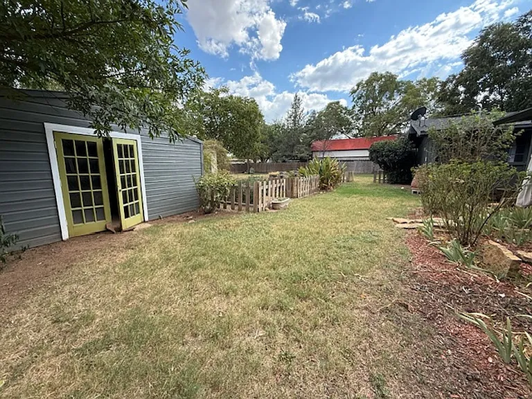 2073 Highland Ave — Photo 23