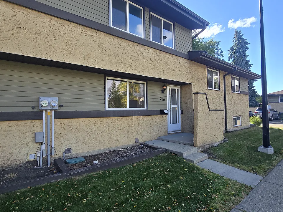 210 Woodbridge Way