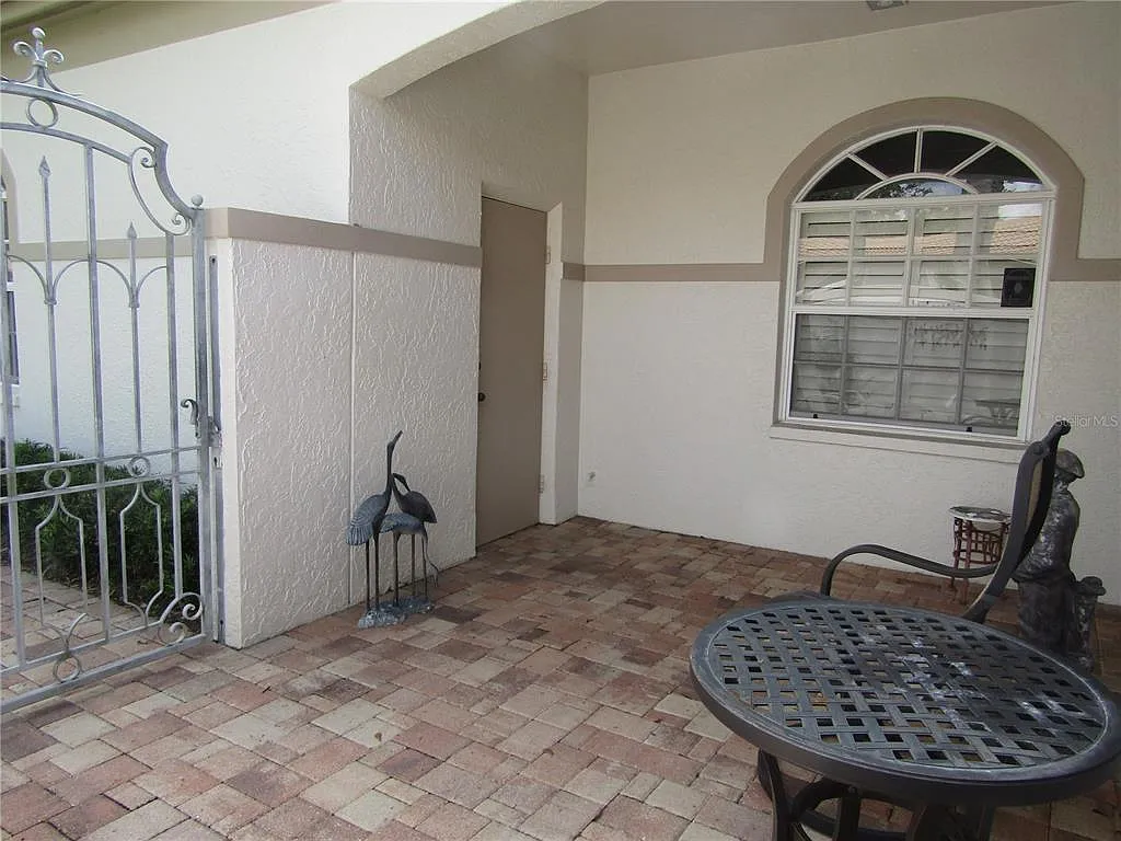 2 bed, 2.0 bath, 1928 sqft, $4,600 — Photo 2