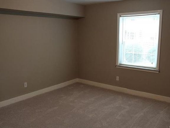 2nd image of 4030 Forest Hill Ave #U16