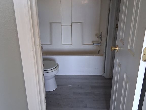 2nd image of 100 Bluebonnet Dr #Na