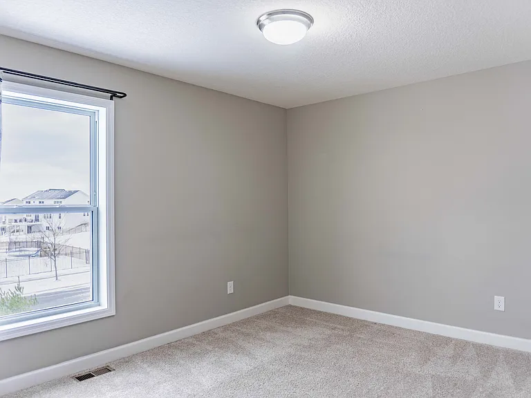 1430 Nutmeg Cir — Photo 34