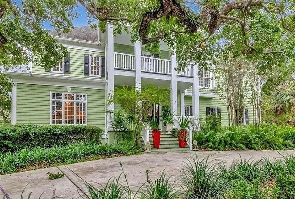 5 bed, 6.5 bath, 5874 sqft, $24,000 — Photo 1