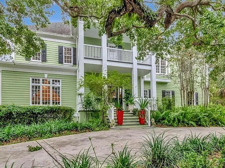6220 Bayshore Blvd — Photo 1