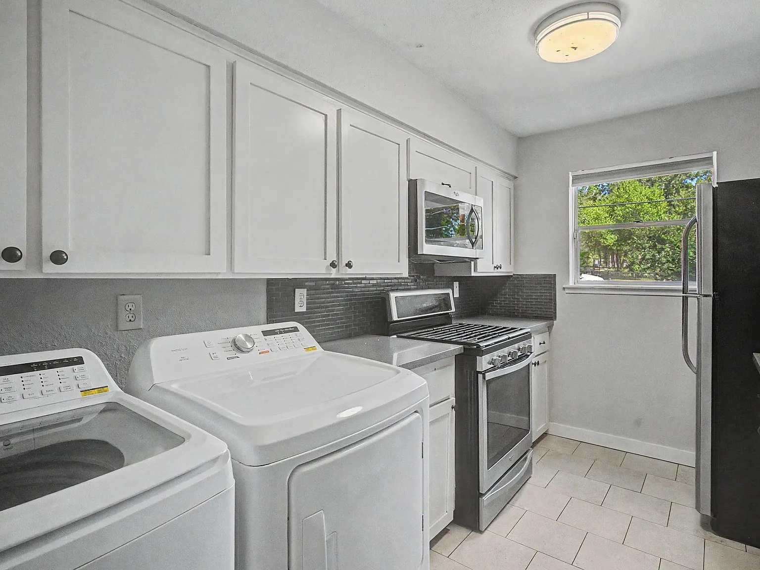 2 bed, 2.5 bath, 1300 sqft, $1,650 — Photo 4
