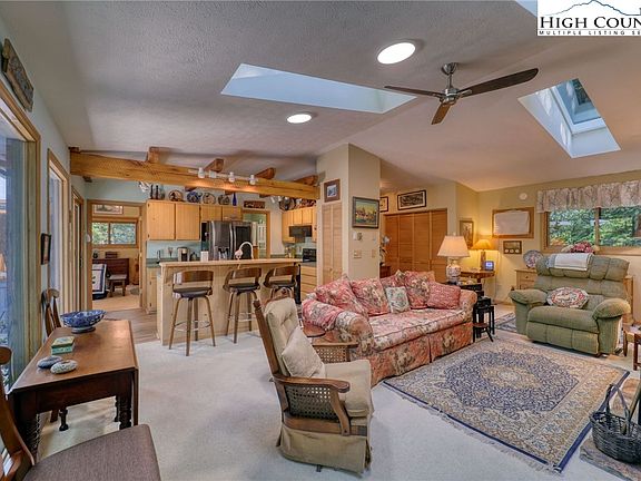 4th image of 128 Skyview Lane