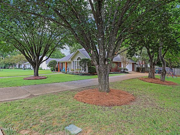 2nd image of 122 Eastwood Dr