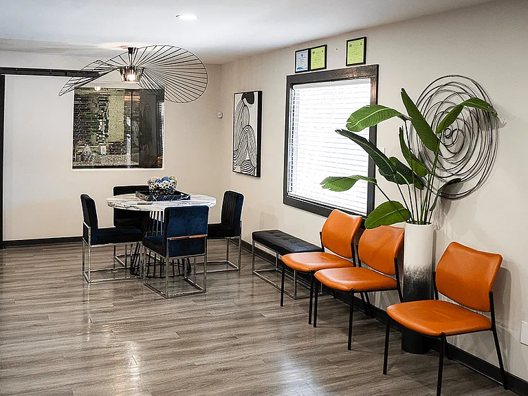 La Bella Apartments — Photo 7
