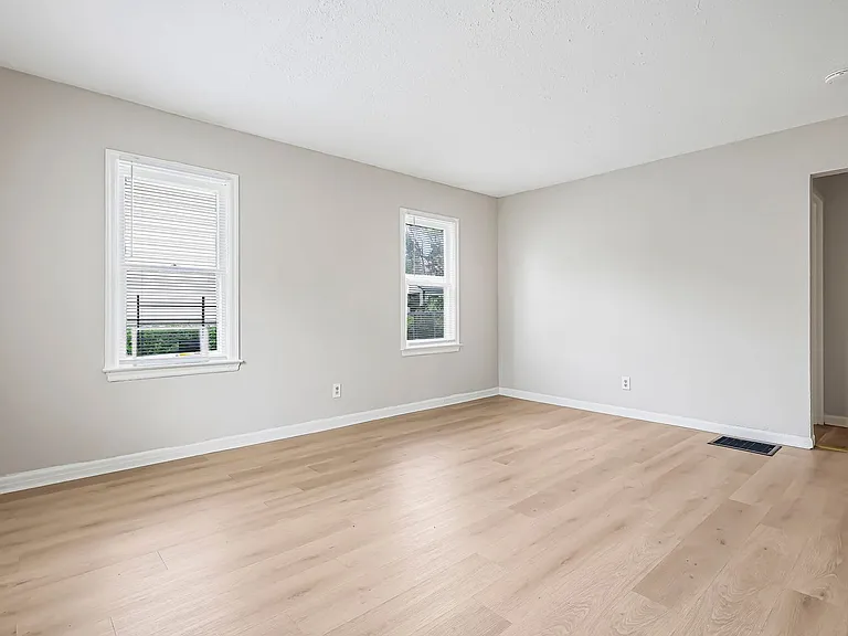 1590 Vendome Dr S — Photo 12