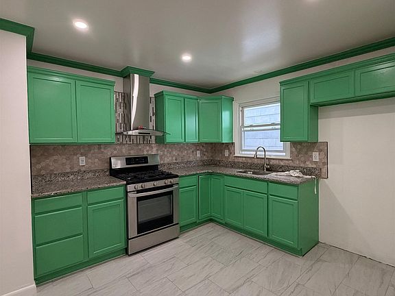3rd image of 5215 Meadowview Ave