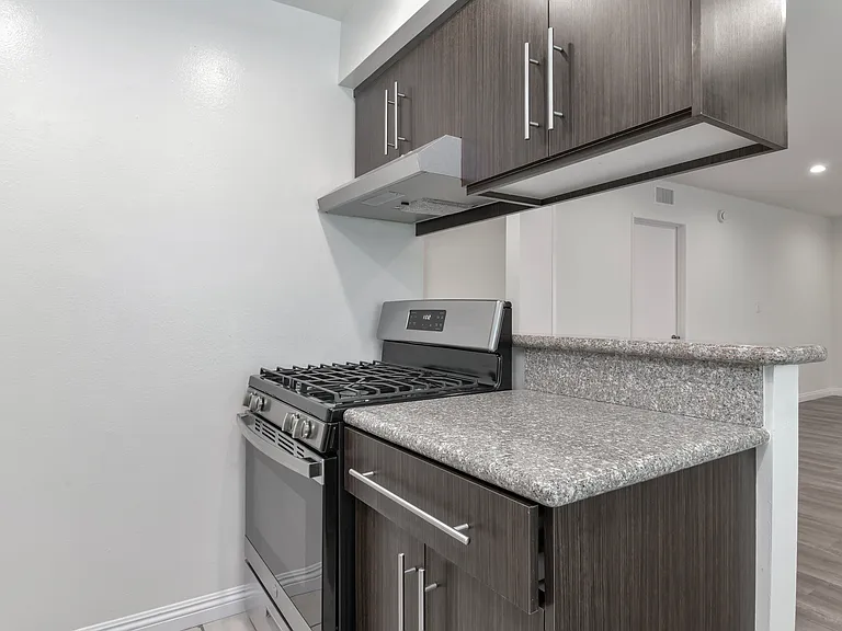 1021 Linden Ave #6 — Photo 11