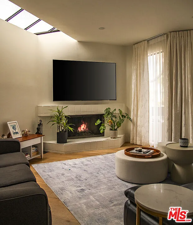 2 bed, 3.0 bath, 1688 sqft, $7,500 — Photo 4