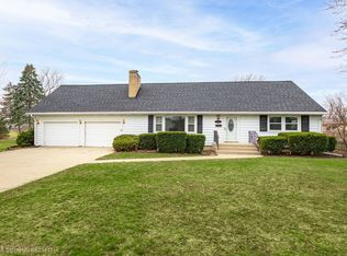 508 Crest Dr, Cary, IL