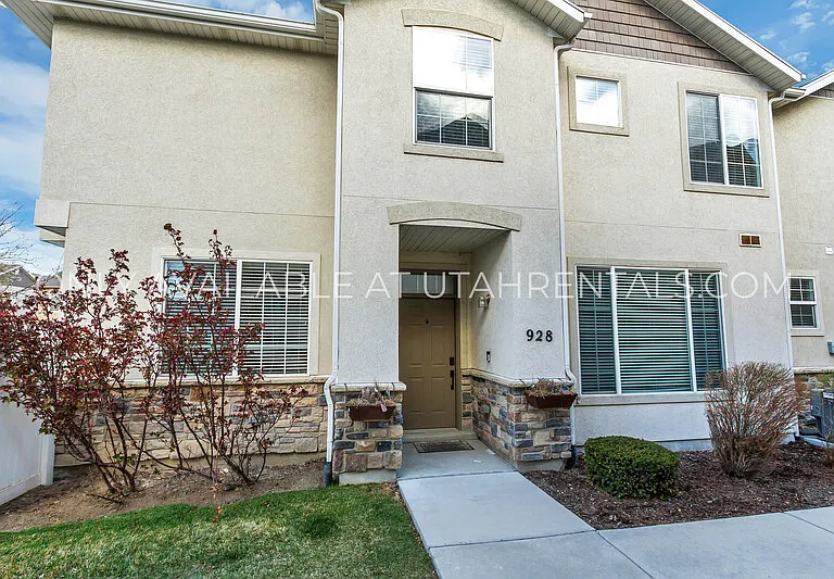 928 Chelsea Ln — Photo 2