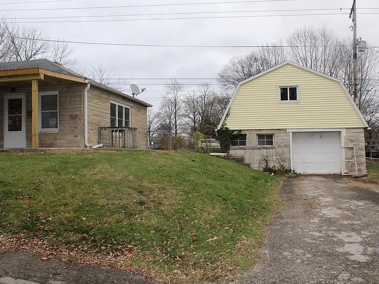 203 S Clark St — Photo 44