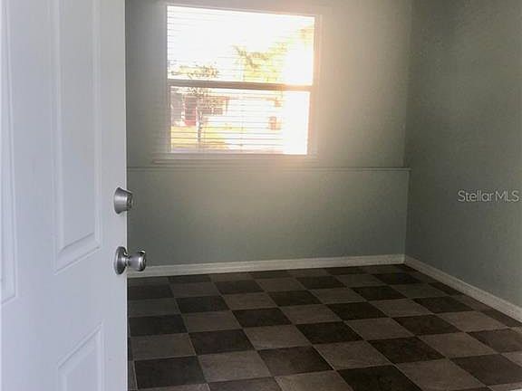 5th image of 3032 W Helen Ave