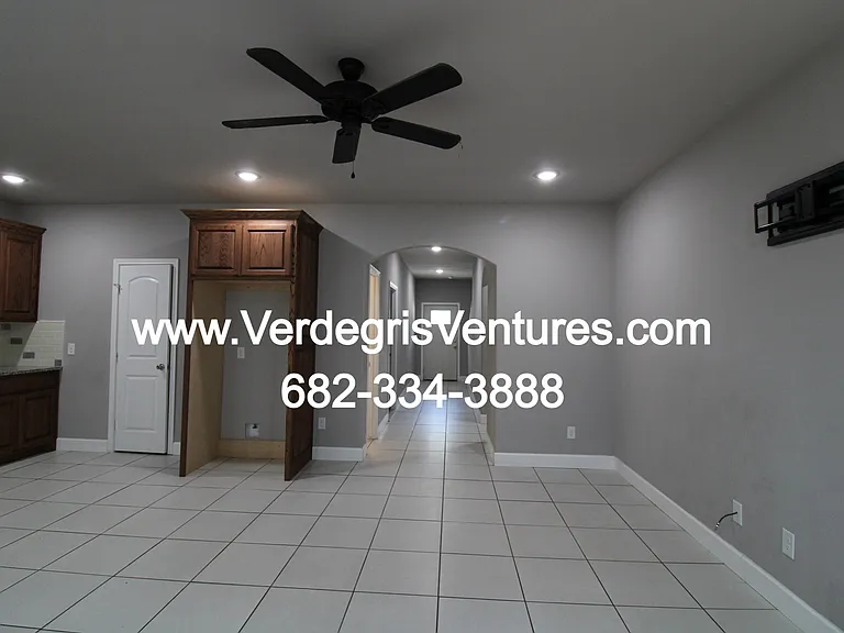 110 E Wilson St — Photo 4