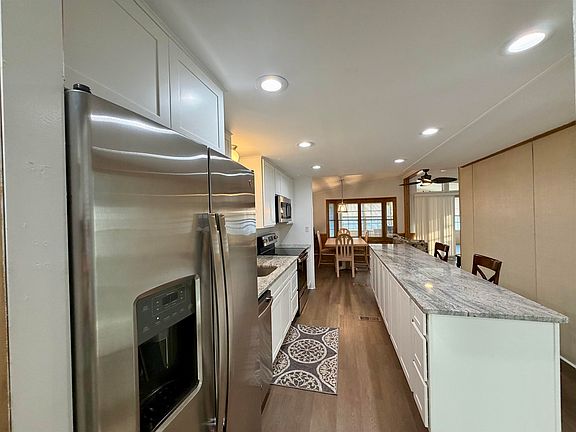 2nd image of 542 Oceanside Dr.
